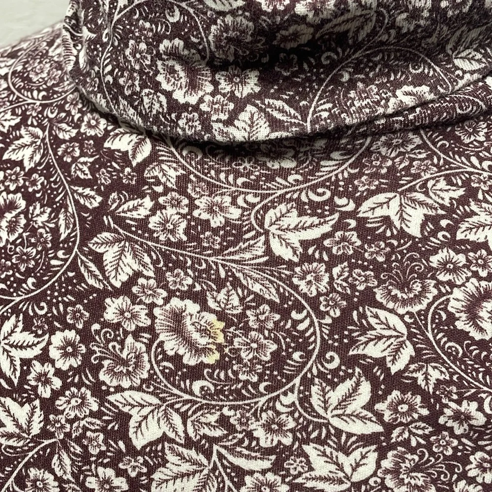 Casual corner medium turtleneck maroon floral top